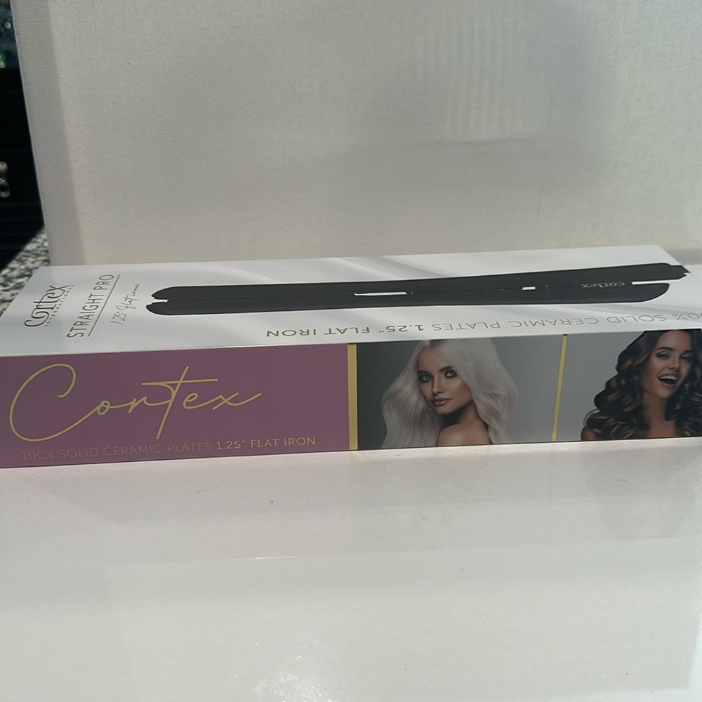 NIB Cortex International  100% Solid Ceramic Playes 1.25” Flat Iron w/temp …